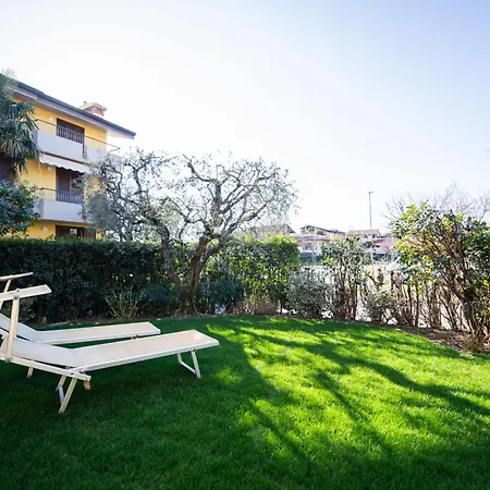 Apartment Villaggio Dei Fiori Primula Sirmione